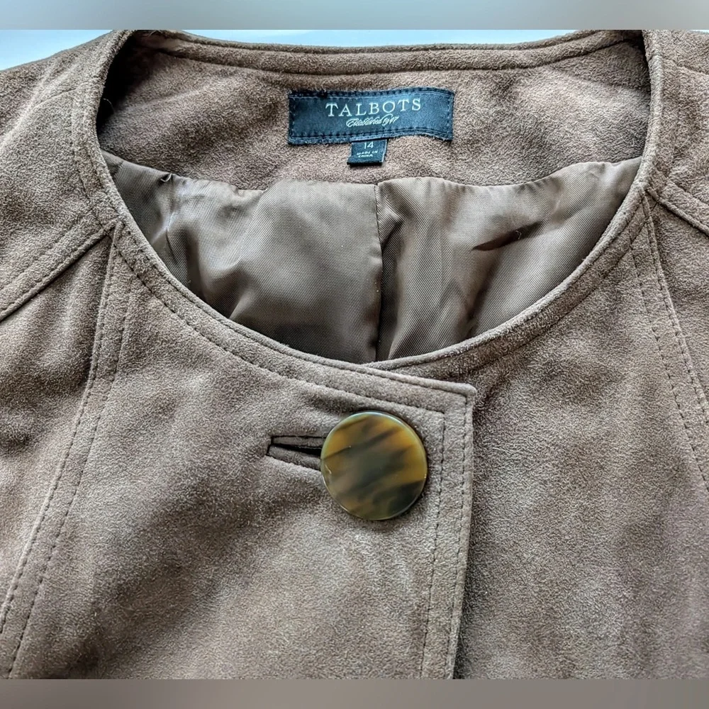Talbots Suede Jacket Women’s Size 14
Coffee Brown One button front with pockets - Picture 2 of 6